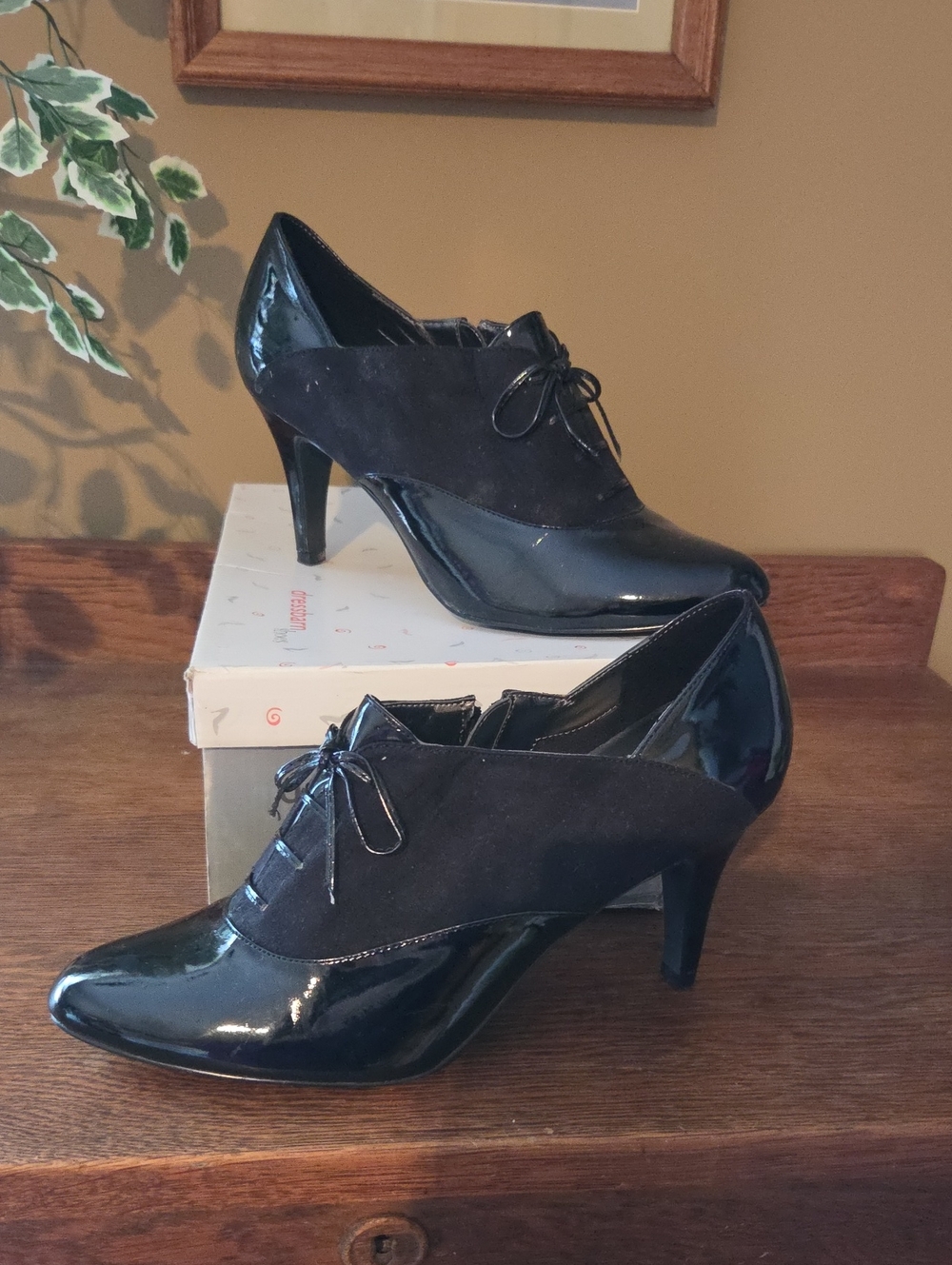 Dress Barn Black Patent and Suede Lace-Up Heeled Oxfords
